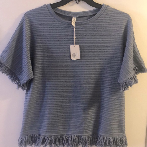 Tops - NWT cute short sleeve